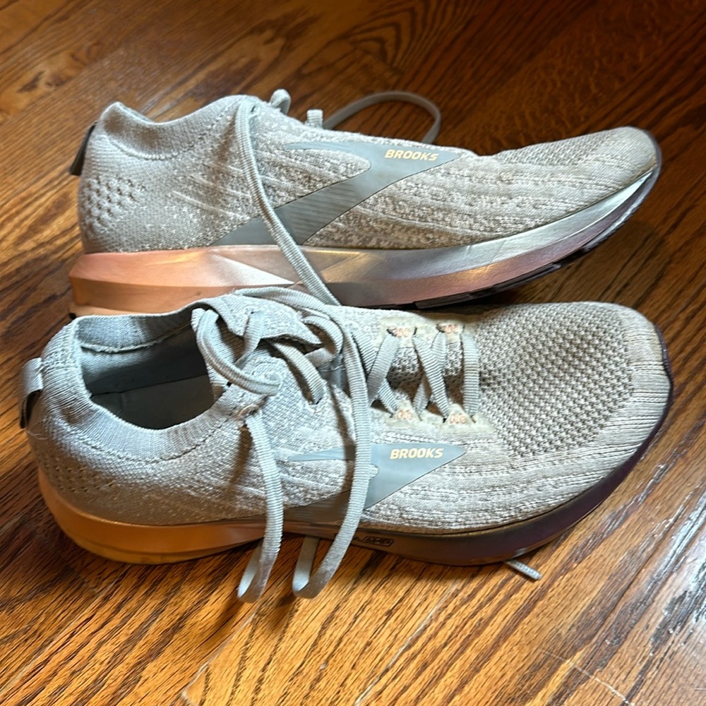 Brooks Levitate sz 8.5